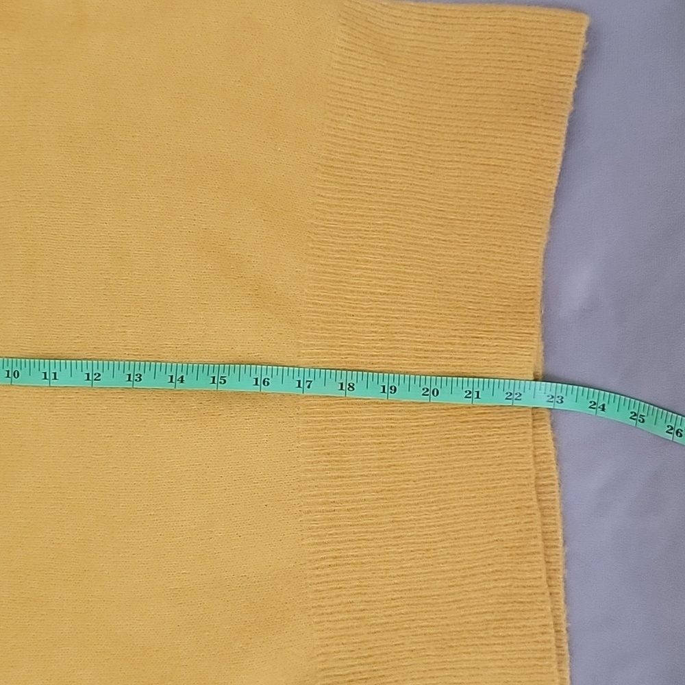 H&M Crew Neck Long Sleeves Sweater, Color Mustard, 13% Aplaca, 13% Wool, Size M - Picture 7 of 7